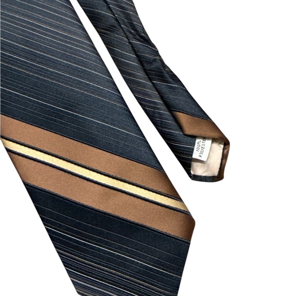 5/$25 Elegant Striped Tie in Black and Gold - Picture 4 of 4